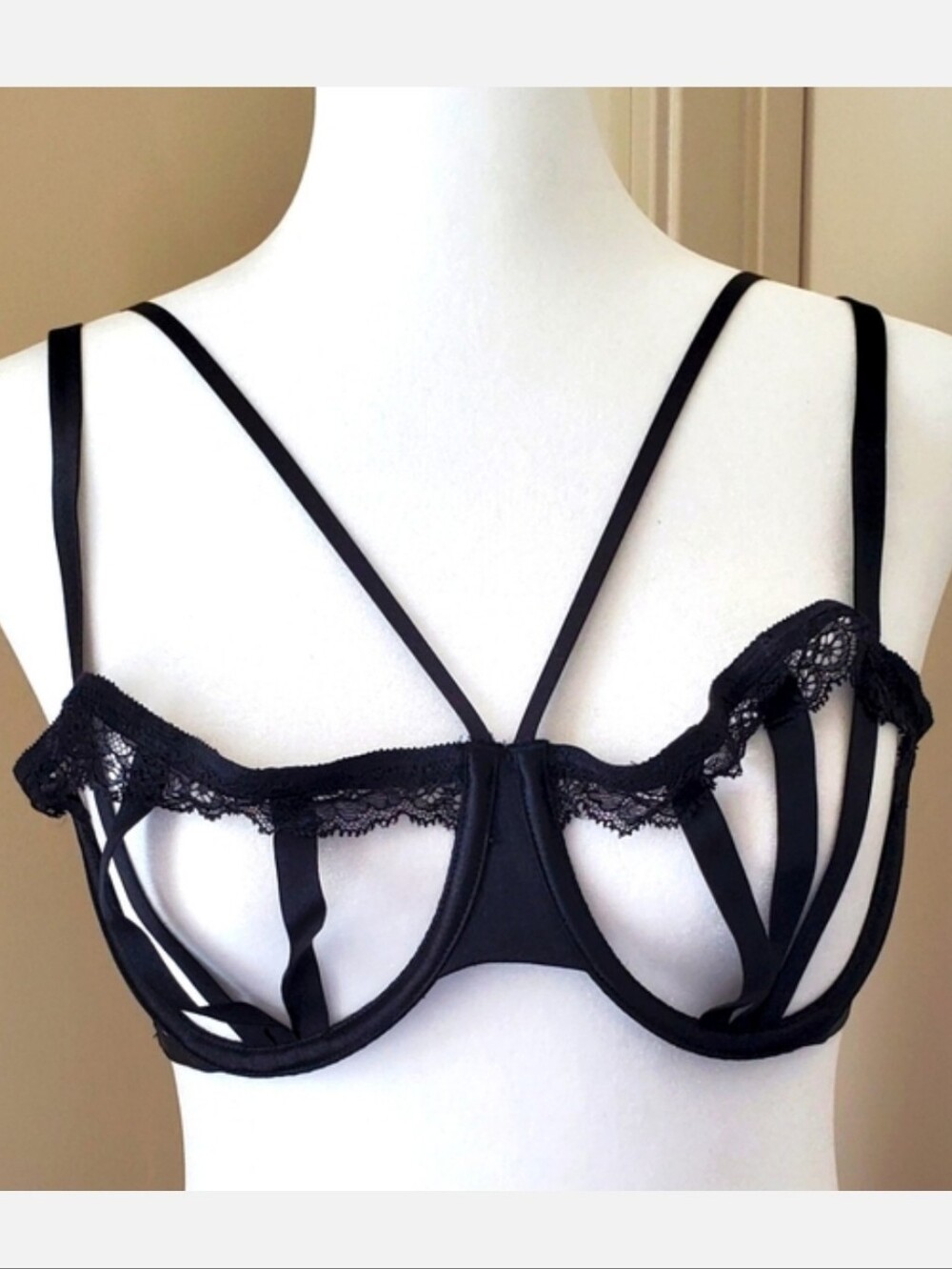 Like New Strappy Very Sexy Bra